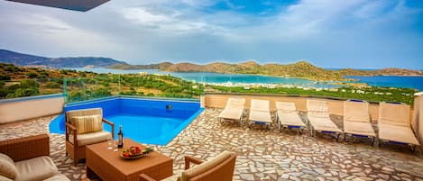 1 habitación, ropa de cama hipoalergénica y cortinas blackout