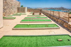 Mini-golf