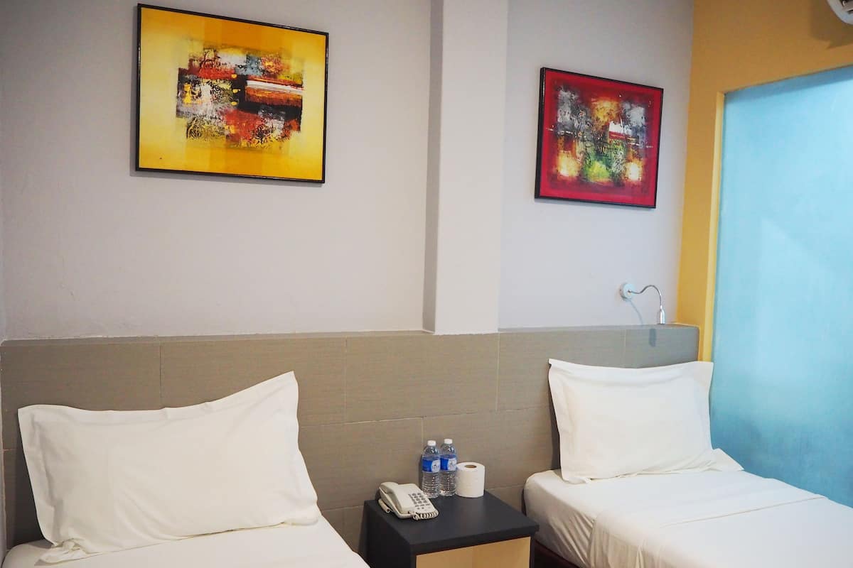 Standard Twin Room | Iron/ironing board, free WiFi