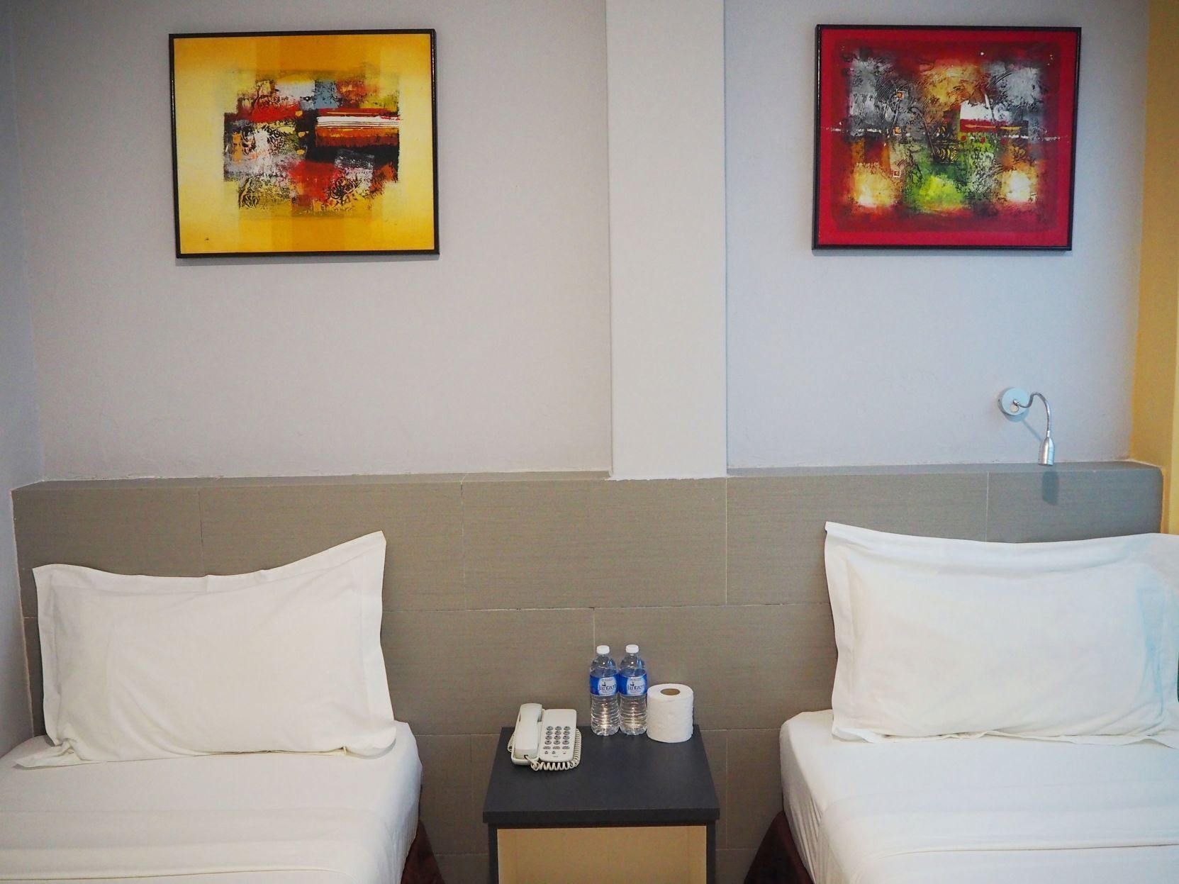 Tabla de planchar con plancha y wifi gratis 