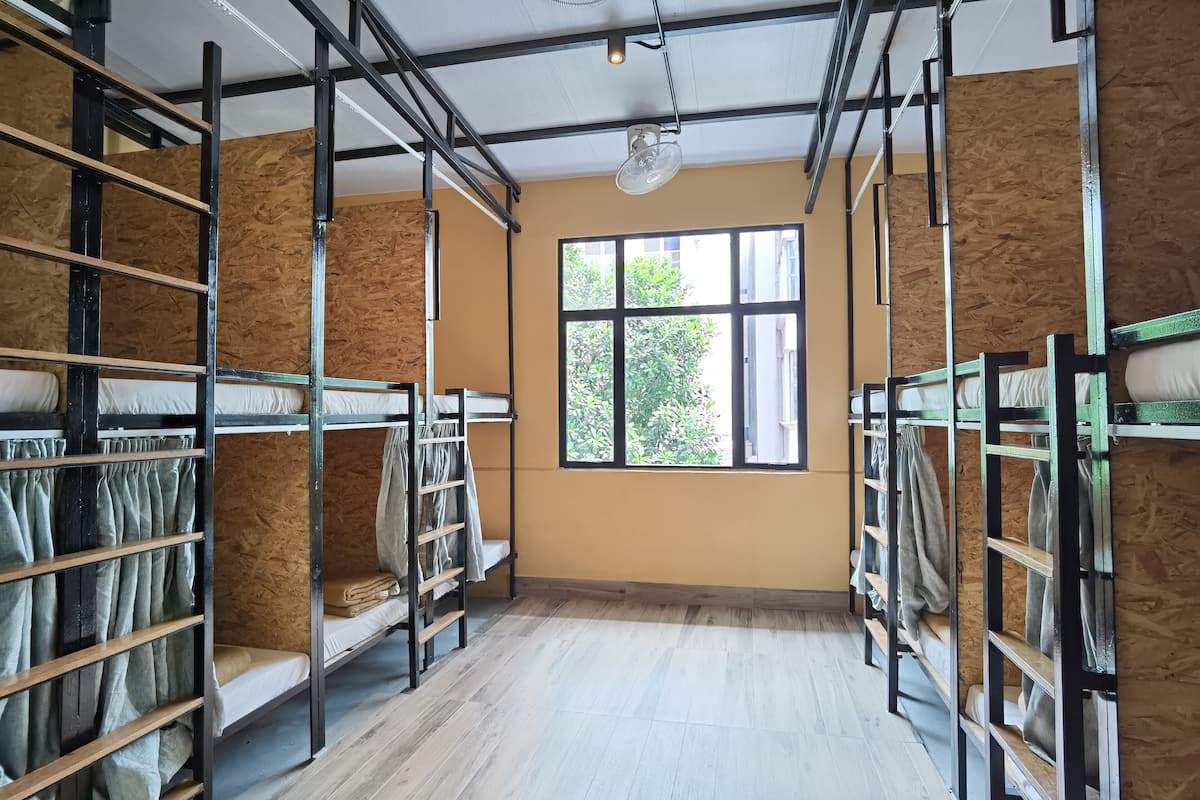 20 Bunk Bed Female Dormitory | Iron/ironing board, free WiFi