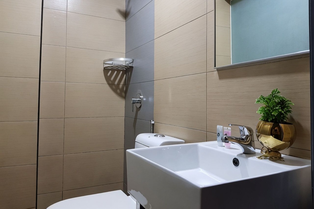 Salle de bain | Douche, sèche-cheveux, serviettes fournies