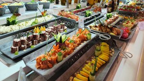 A buffet with various food items, including seafood, salads, and garnishes. - TUI BLUE Medina Gardens – Adults Only – All Inclusive (Marrakech)