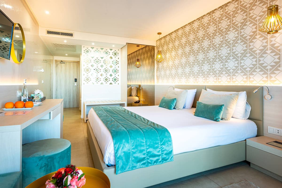 1 bedroom, premium bedding, minibar, in-room safe