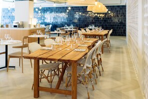 Se sirven desayunos, cenas y cocina mediterránea