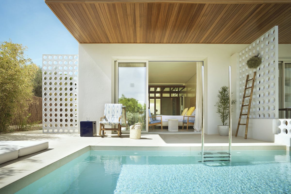 Junior-Suite, eigener Pool | Blick auf den Garten