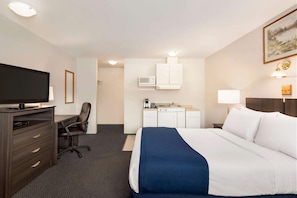 Room, 1 Queen Bed, Non Smoking (Efficiency) | Desk, blackout drapes, iron/ironing board, rollaway beds