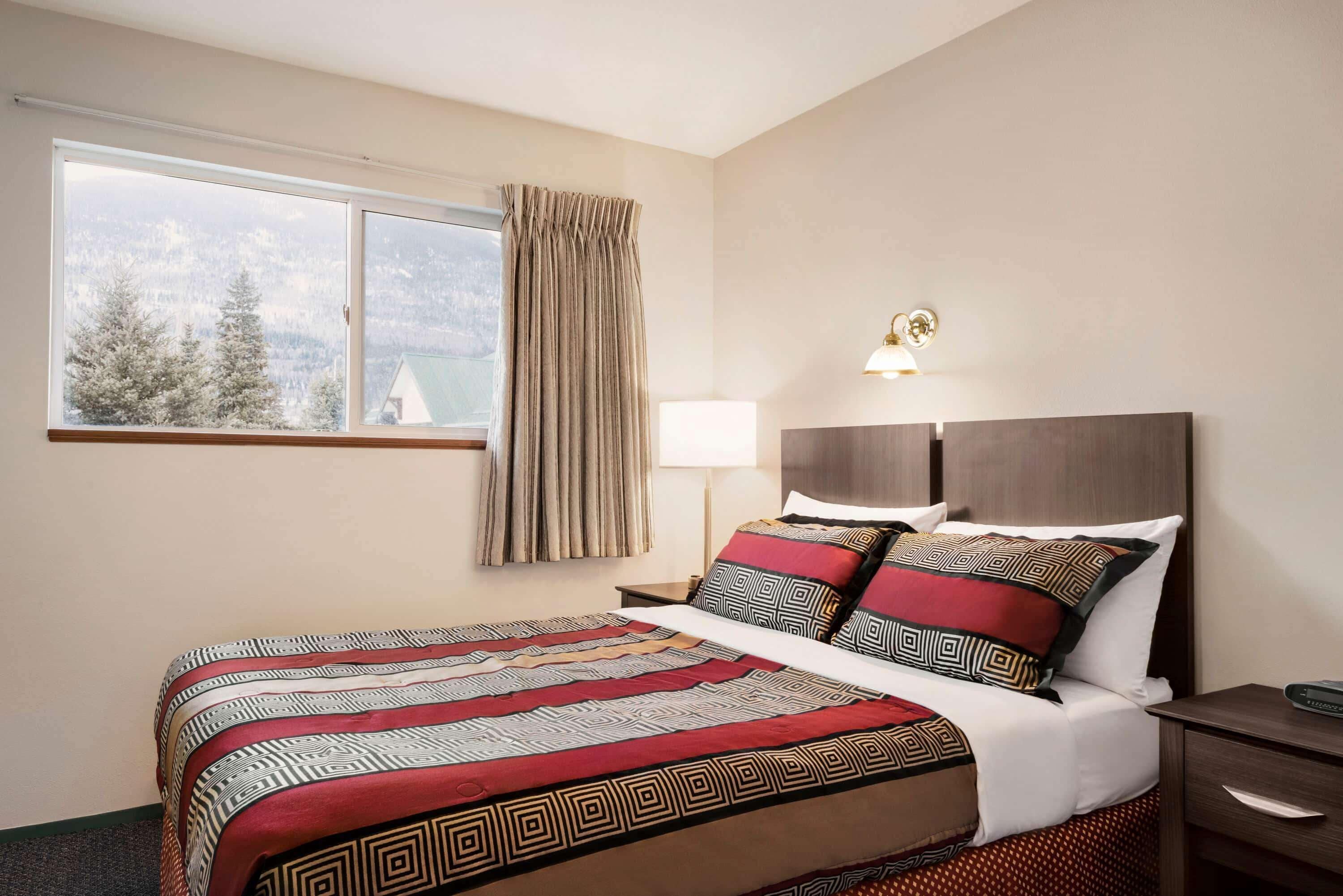 Suite, 2 Schlafzimmer, Nichtraucher | Schreibtisch, Verdunkelungsvorhänge, Bügeleisen/Bügelbrett