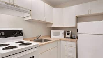 Suite, 2 habitaciones, no fumadores | Escritorio, cortinas opacas, tabla de planchar con plancha