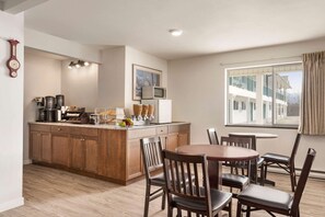 Free daily continental breakfast