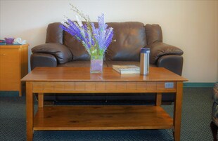 Standard Room, 1 Queen Bed | Desk, blackout drapes, iron/ironing board, rollaway beds