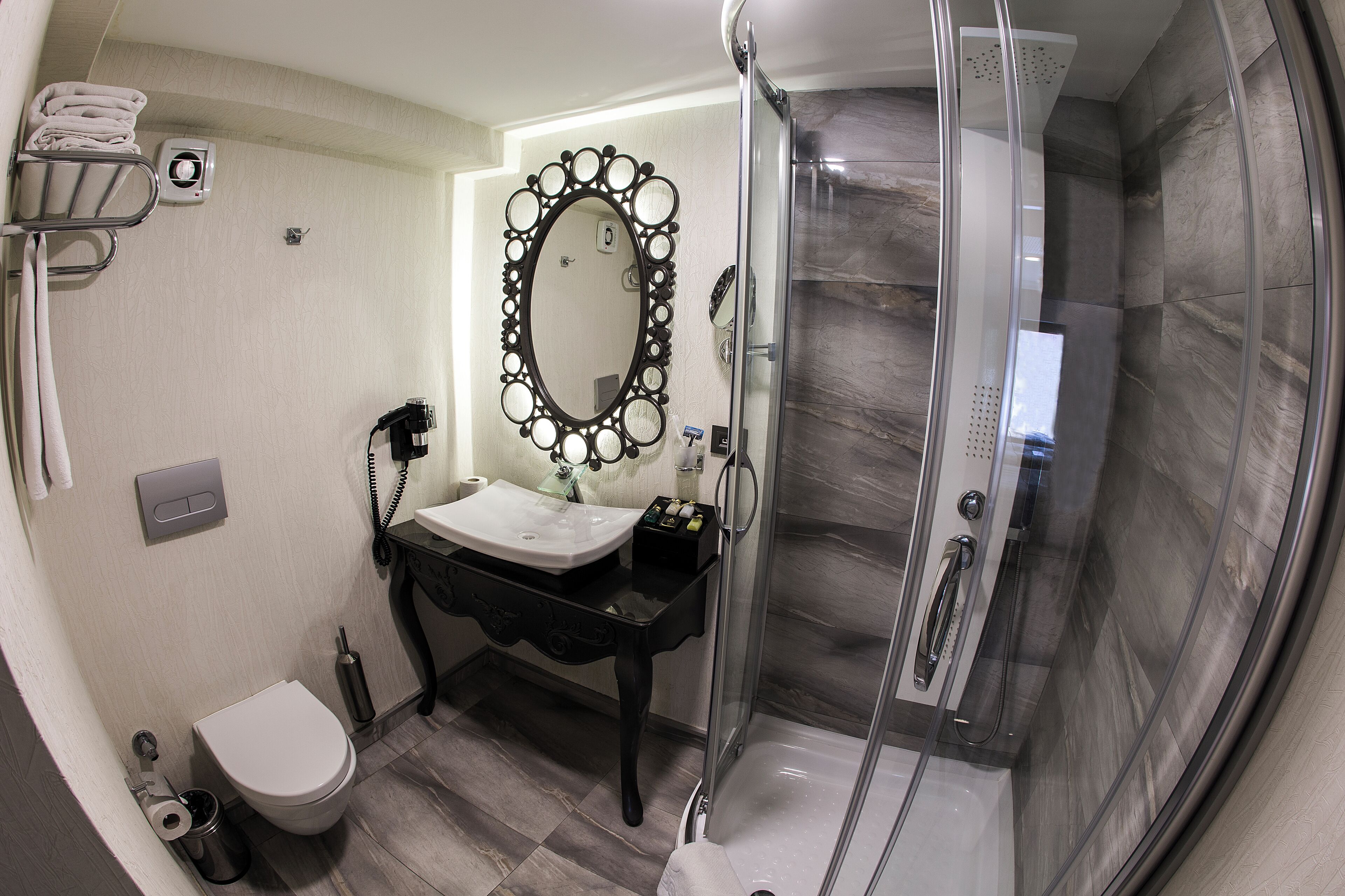 Photo - Demonti Hotel