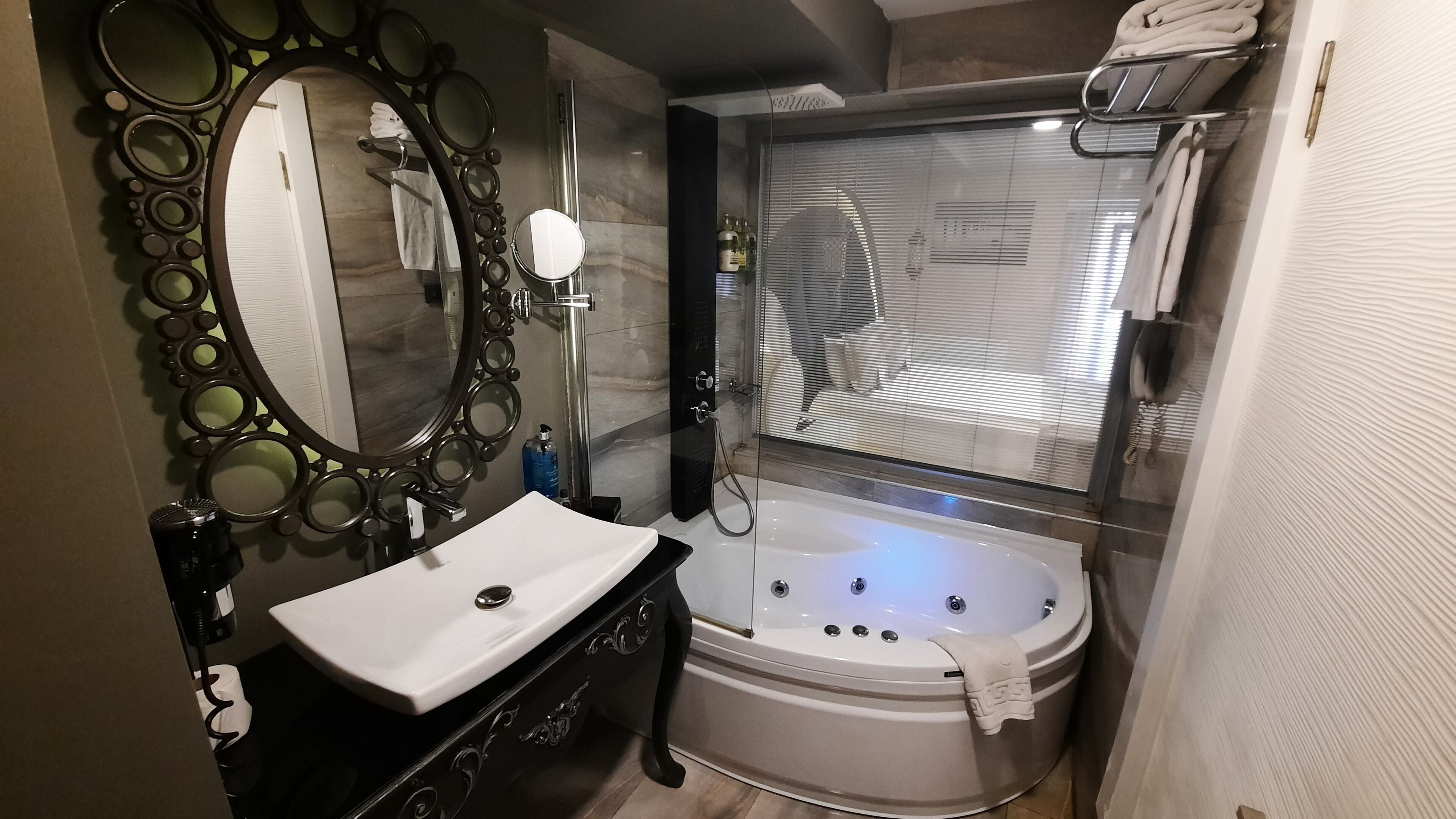 Photo - Demonti Hotel