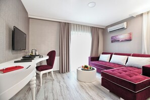 Suite (Jacuzzi) | Living area | LED TV - Demonti Otel (Ankara)