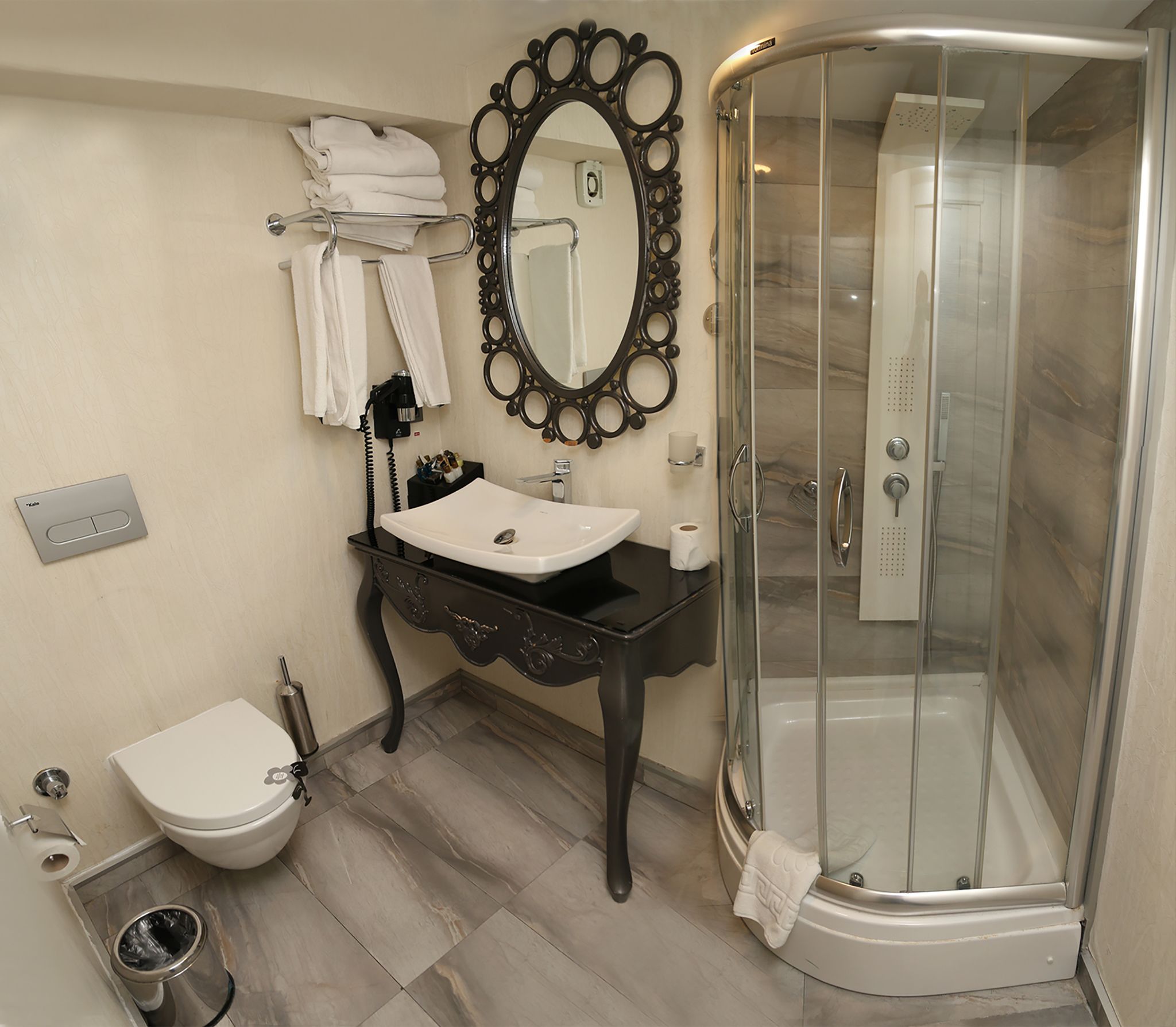 comfort room (3 people) | bathroom | combined shower/bathtub, jetted bath, hair dryer, slippers