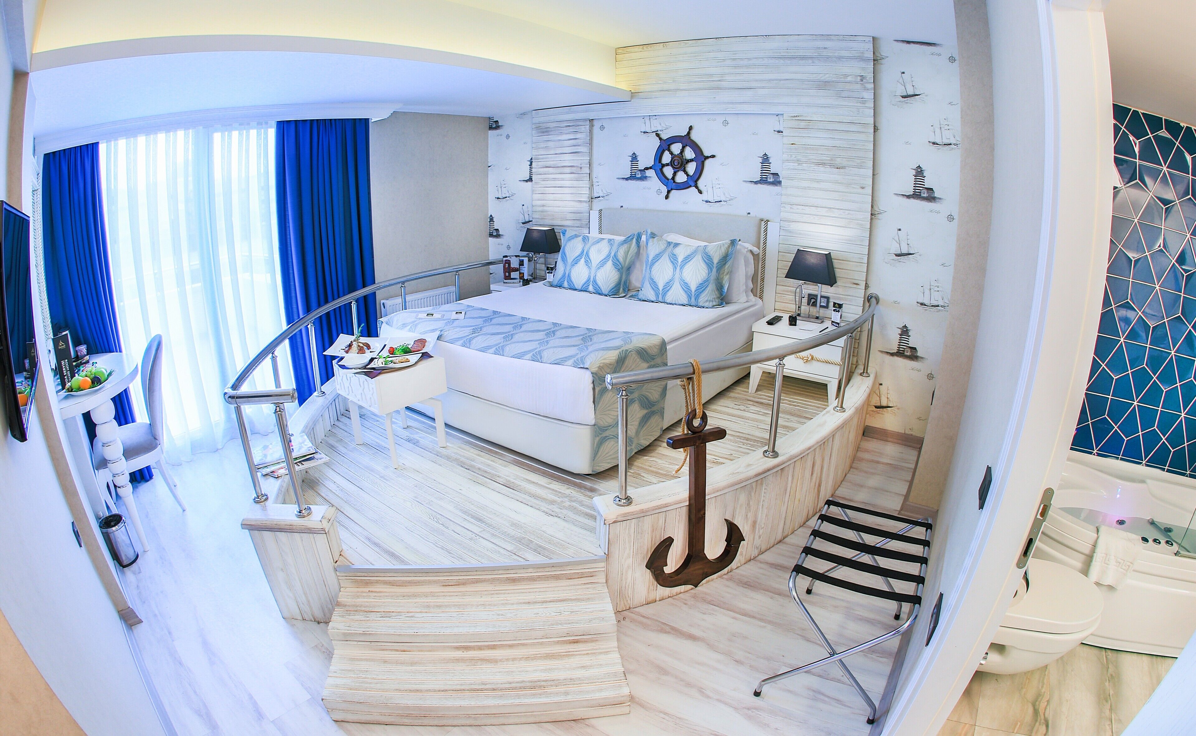 Phòng Suite có thiết kế đặc trưng | 1 phòng ngủ, bộ đồ giường cao cấp, minibar, két bảo mật tại phòng 