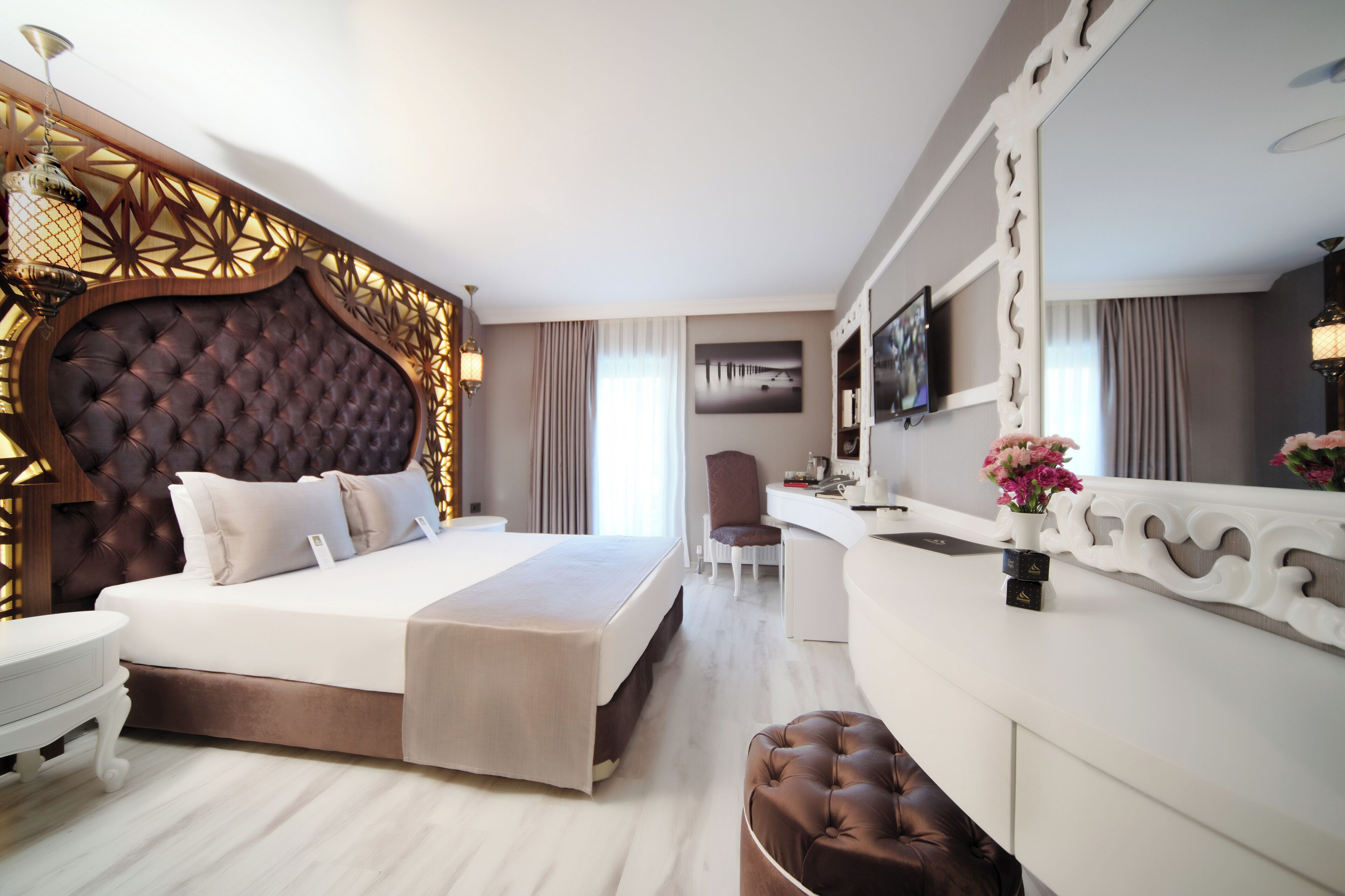 Suite (Jacuzzi) | 1 bedroom, premium bedding, minibar, in-room safe