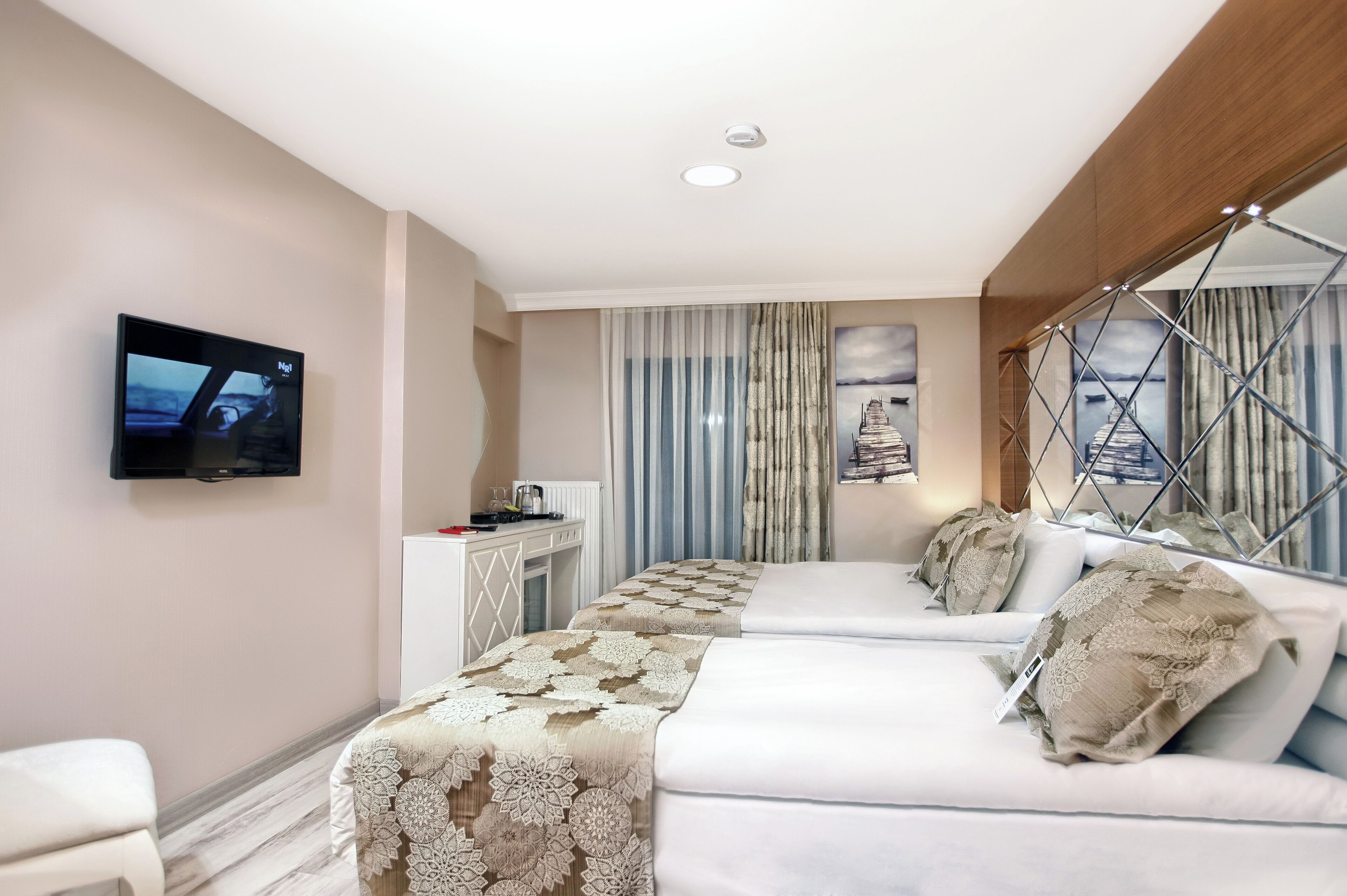 Photo - Demonti Hotel