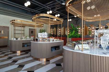 Free daily local cuisine breakfast . Demonti Otel