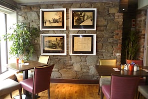 Breakfast, lunch, dinner served; Irish cuisine