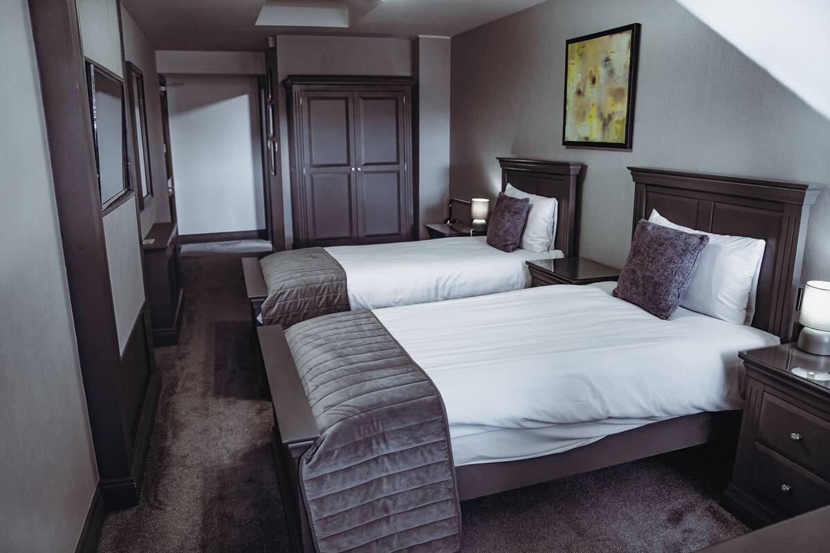 Twin Room | Iron/ironing board, free WiFi, bed sheets