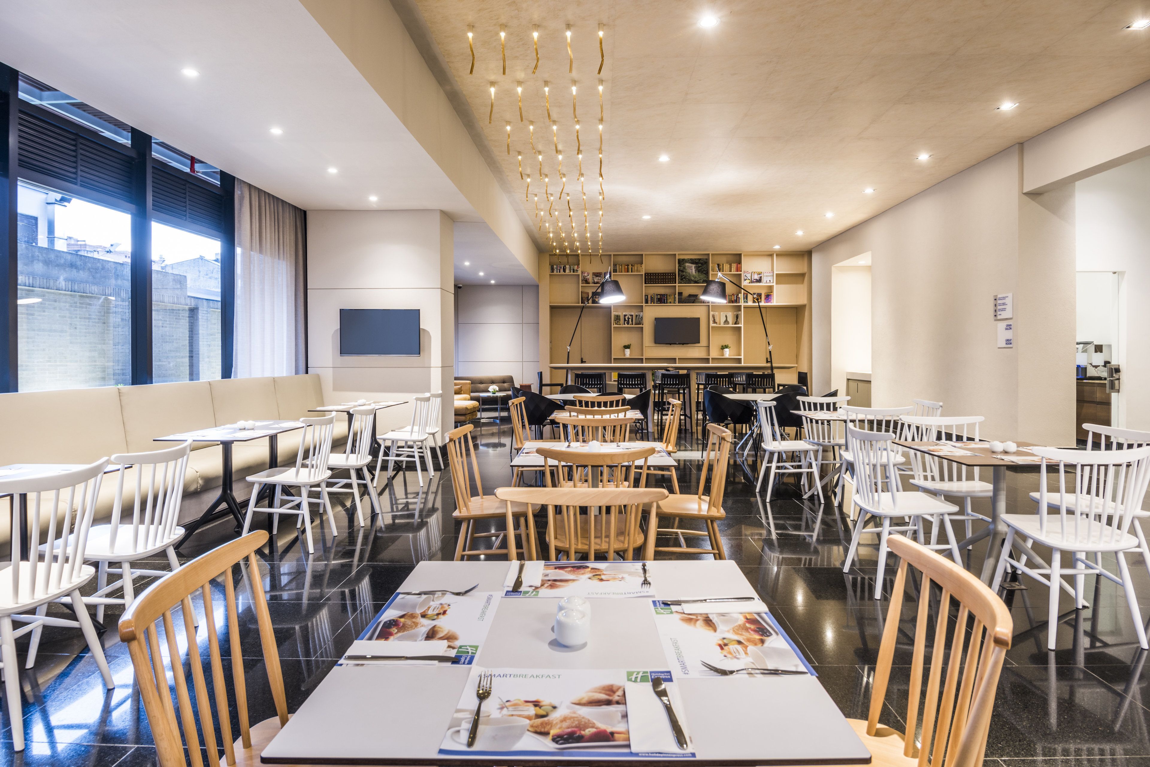 free daily english breakfast