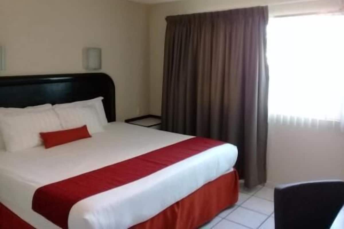 Premium bedding, down comforters, in-room safe, individually furnished