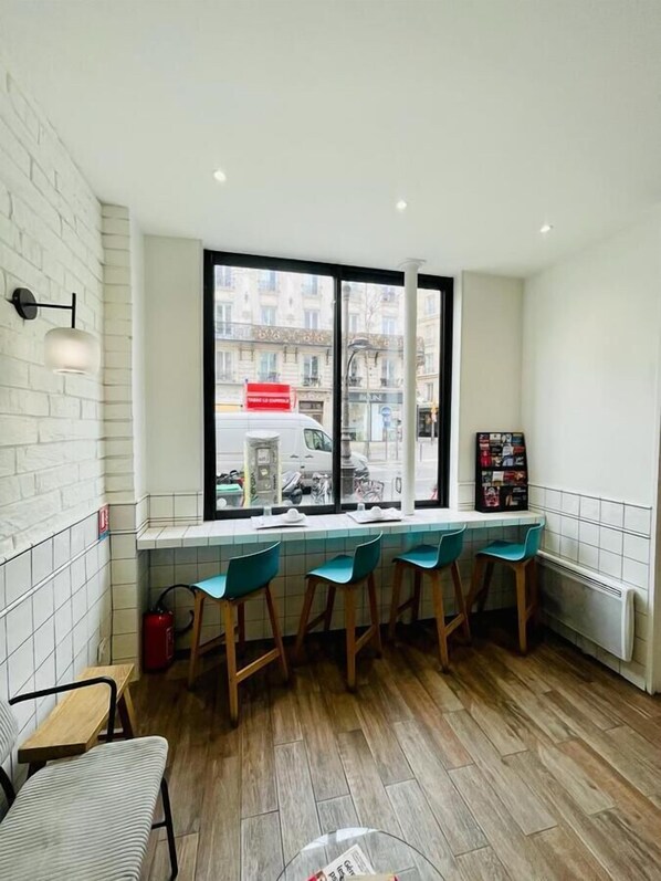 Reception - Hipotel Paris Gambetta Republique (Paris)