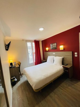 Bügeleisen/Bügelbrett, kostenloses WLAN, Bettwäsche. Hipotel Paris Gambetta Republique