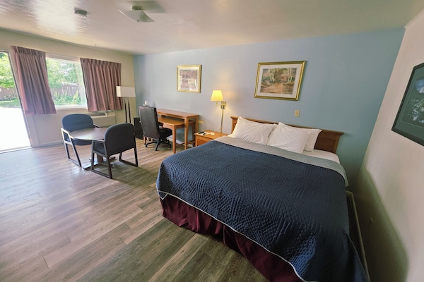 Standardværelse - 1 kingsize-seng | Skrivebord, mørklægningsgardiner, strygejern/strygebræt, gratis Wi-Fi