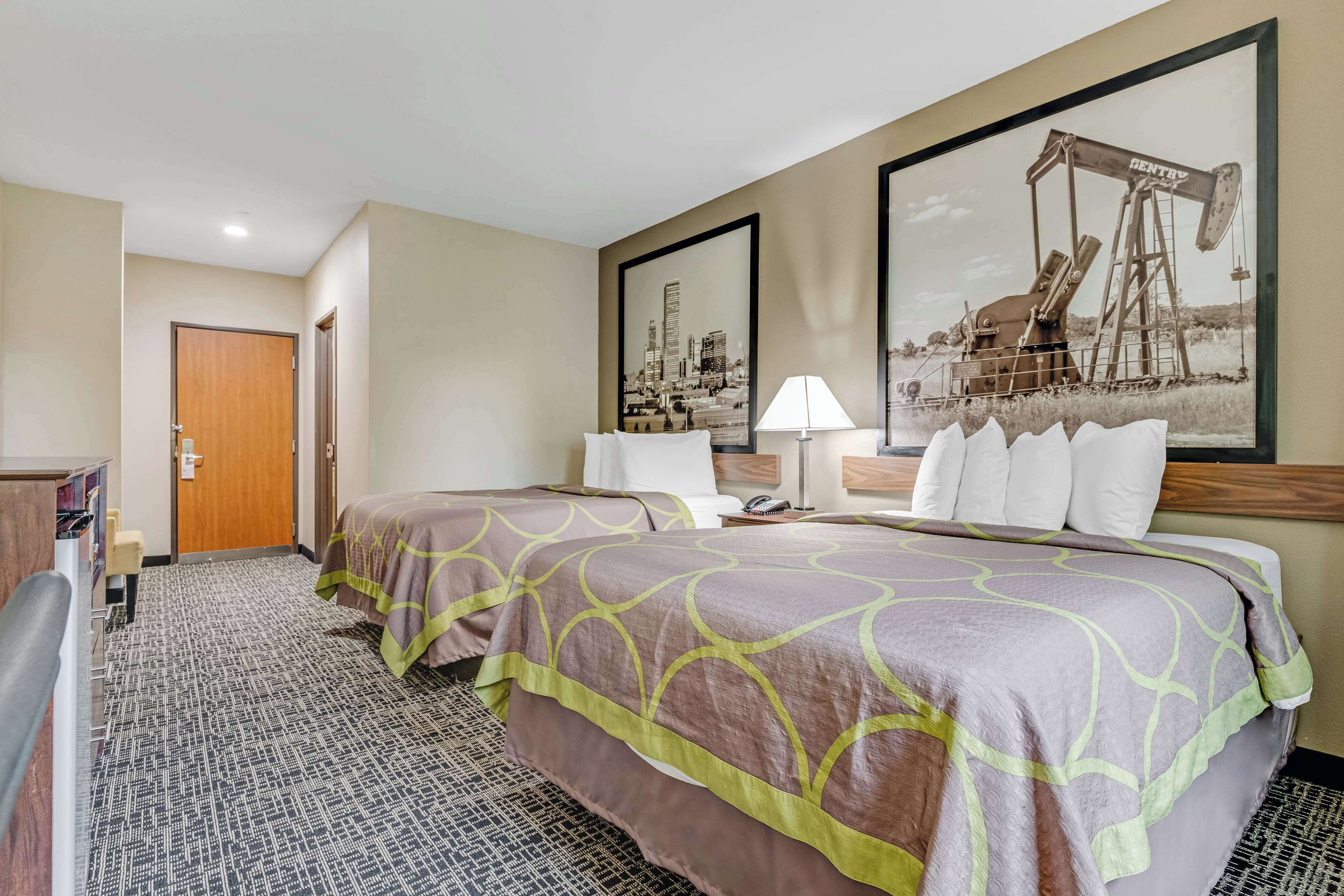 1 bedroom, individually decorated, individually furnished, desk