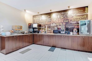 Free daily buffet breakfast  - SureStay Plus Hotel by Best Western Owasso Tulsa North (Owasso)