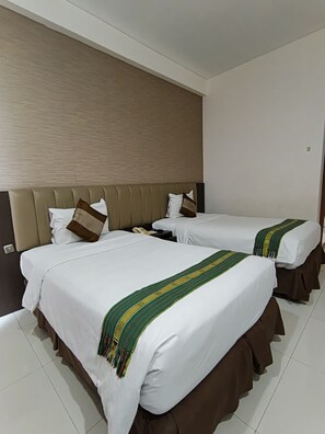 Seprai premium, brankas, meja kerja, dan kedap suara
