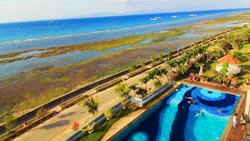 Outdoor pool, free pool cabanas, pool loungers