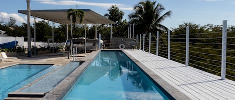 2 piscines extérieures