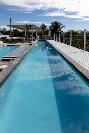 2 outdoor pools
