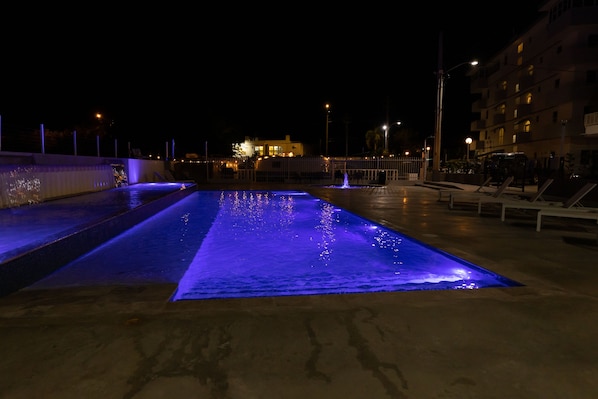 2 piscinas al aire libre