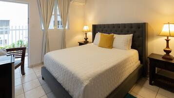 Economy-huone | Silitysrauta/-lauta, vuodevaatteet