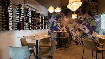 Breakfast, lunch, dinner served; international cuisine