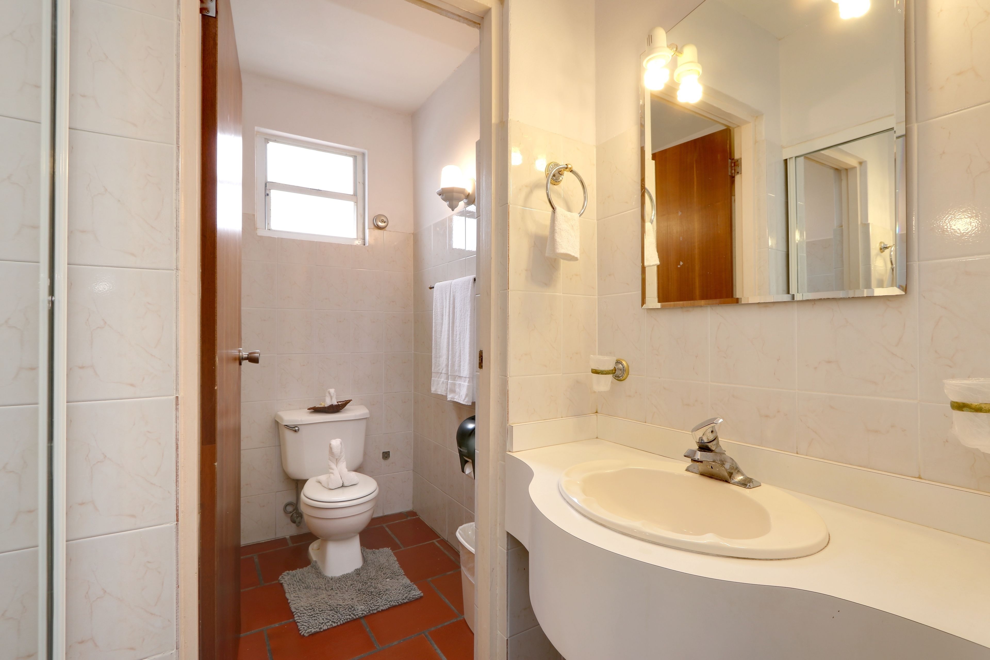 shower, rainfall showerhead, free toiletries, hair dryer