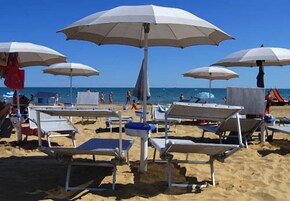 Spiaggia privata nelle vicinanze, lettini da mare, ombrelloni