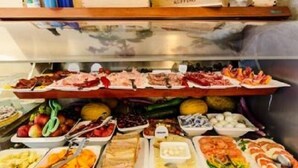 A buffet with various food items including meats, fruits, and vegetables. - Hotel Mare Live (Jesolo)