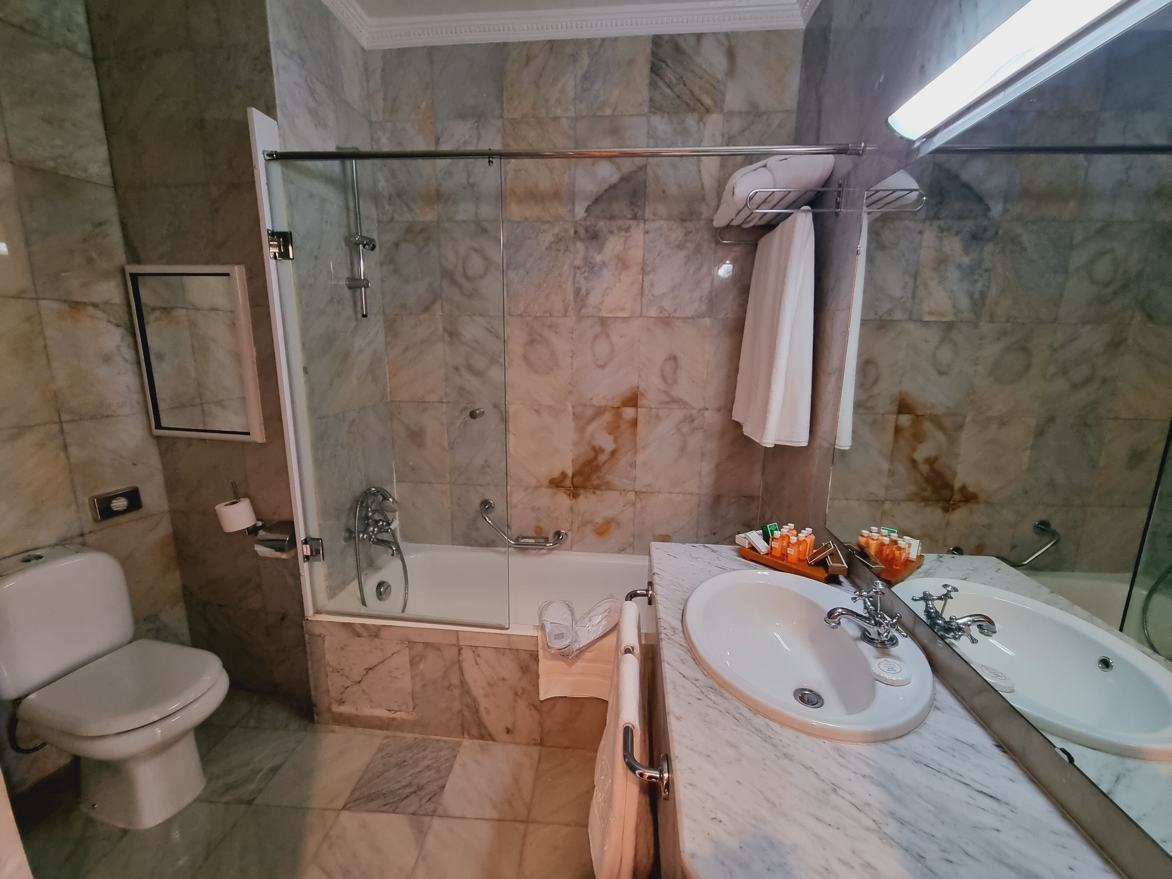 economy single room | bathroom | bathtub, free toiletries, hair dryer, bathrobes