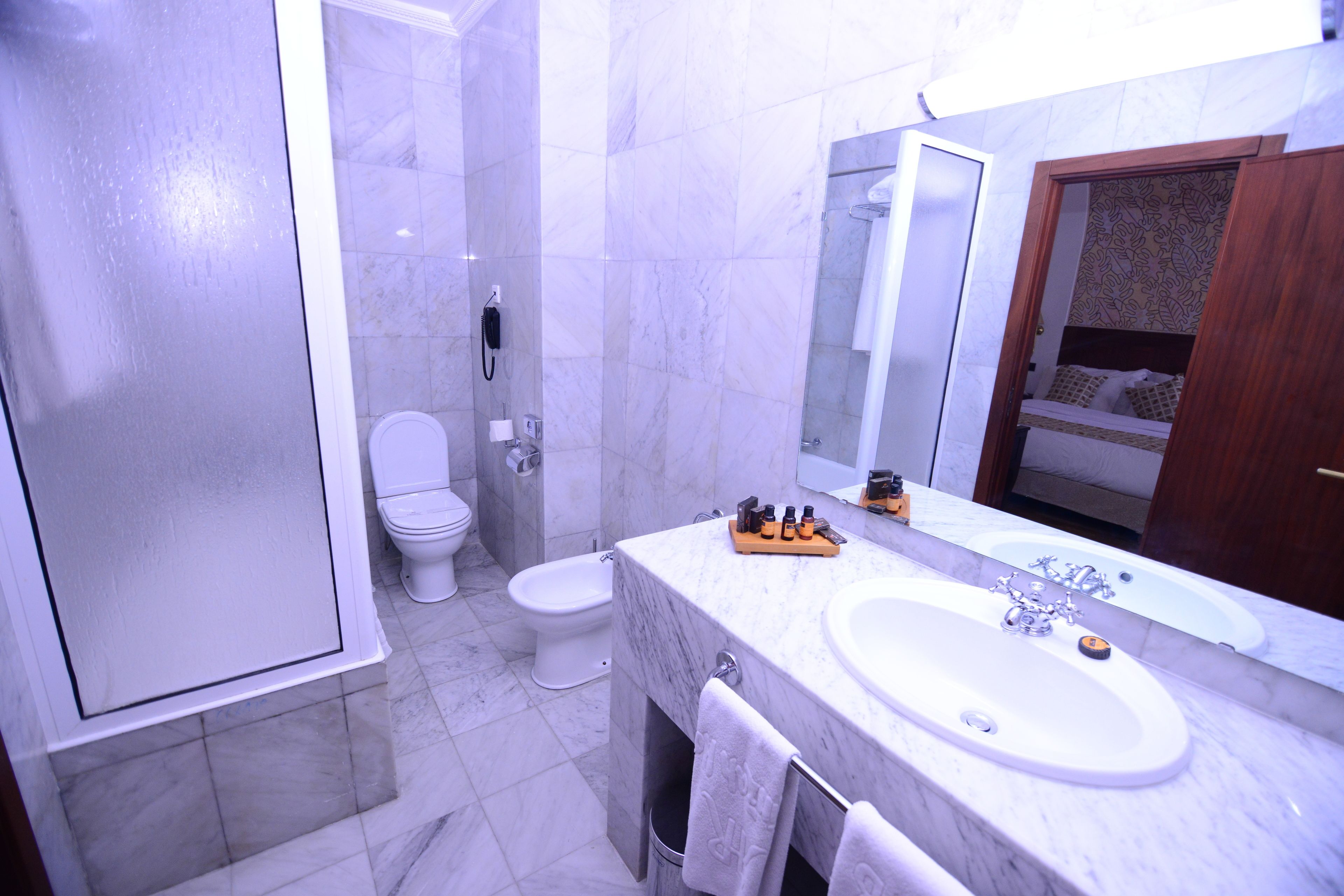 standard double room | bathroom | bathtub, free toiletries, hair dryer, bathrobes