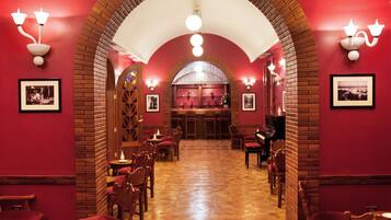 2 bars/lounges, piano bar