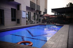 Outdoor pool, open 7:00 AM to 7:00 PM, pool umbrellas