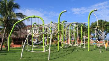 Área de juegos infantiles al aire libre