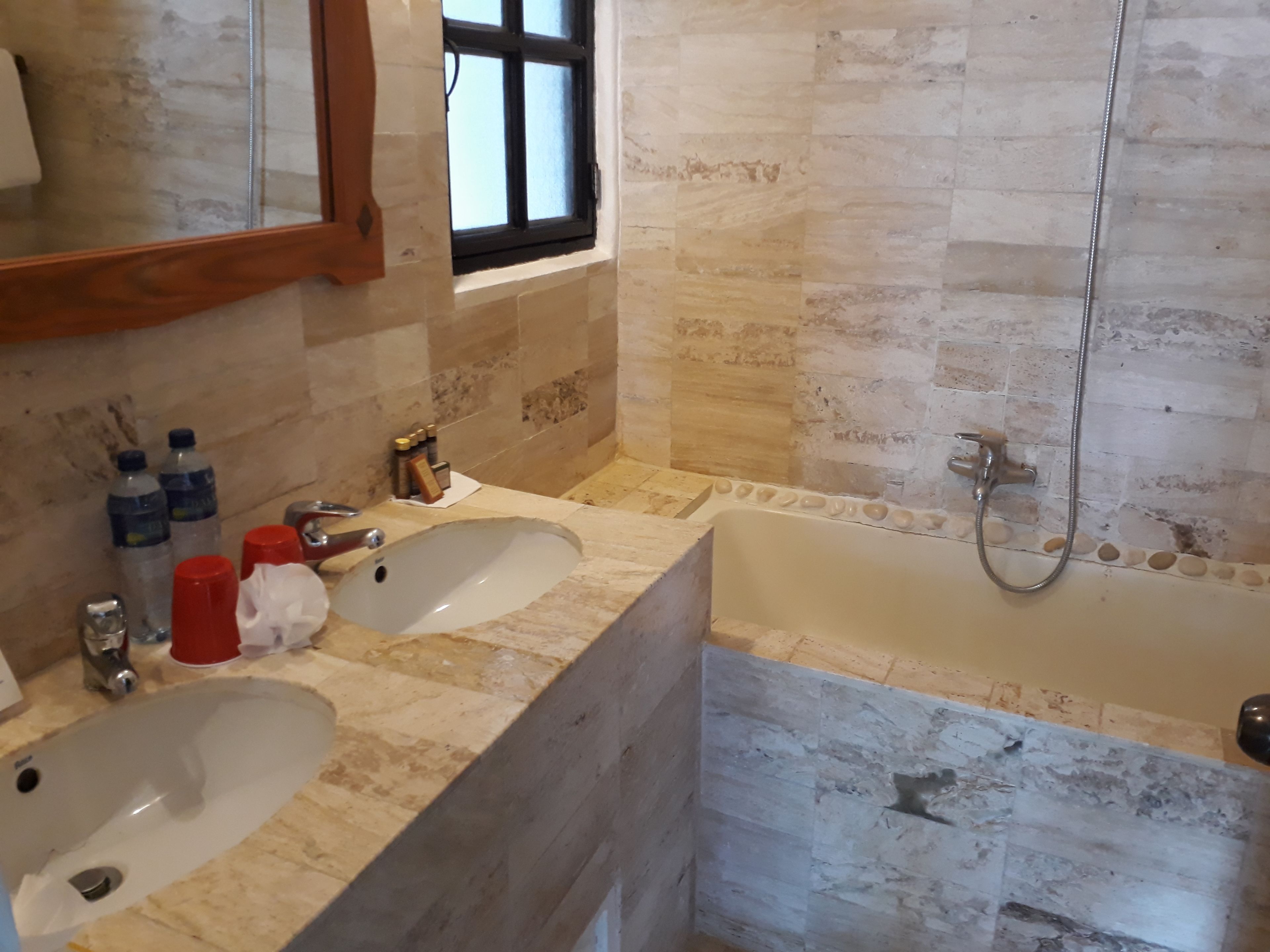 standard room | bathroom amenities | hair dryer, towels