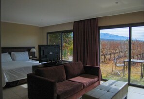 Habitación Grand, 1 cama de matrimonio grande, vistas al jardín | Ropa de cama de alta calidad, edredones de plumas, minibar y caja fuerte