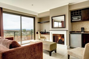 高档床上用品、羽绒被、迷你吧、客房内保险箱